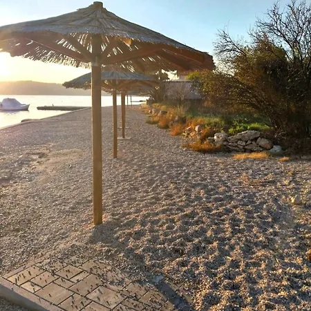 Ella Apartment Pirovac