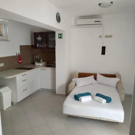 Ella Apartman Pirovac