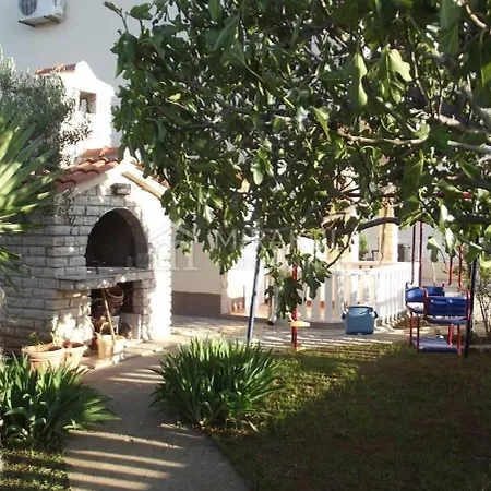 Apartman Ella *
