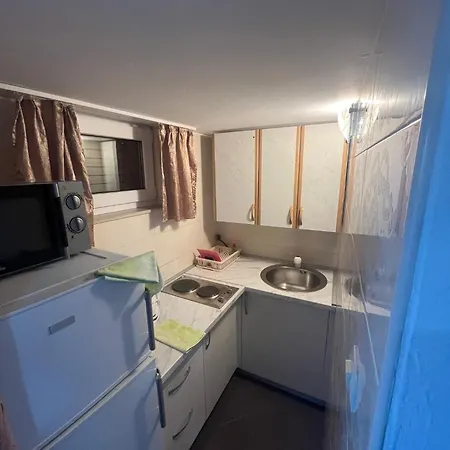 Ella Apartment Pirovac