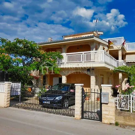 Ella Apartman
