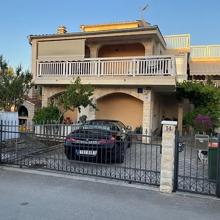 Ella Apartman *