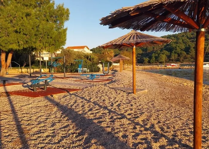 Ella Appartement Pirovac