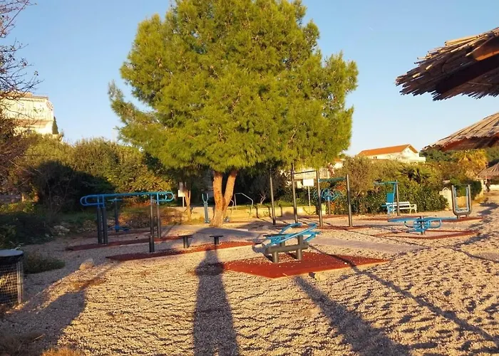 Ella Appartement Pirovac