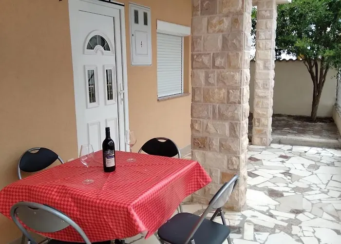 Ella بيروفاتش