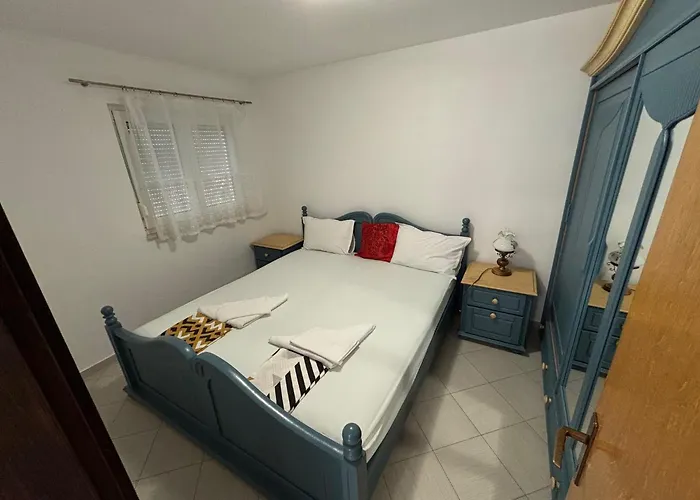 Ella ピロヴァッツ